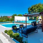 Plenca - Heated Pool Villa Sibenik