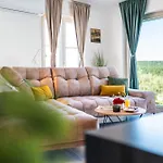Plenca - Heated Pool Villa *