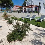 Plenca - Heated Pool Sibenik