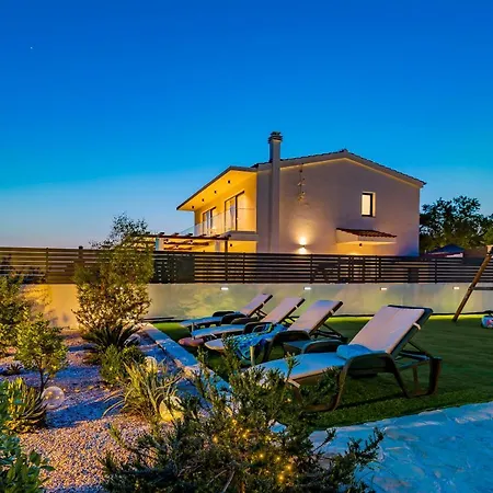 Villa Plenca - Heated Pool ! *