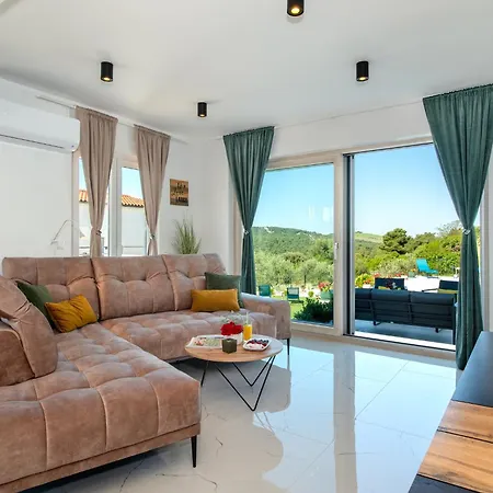 Villa Plenca - Heated Pool ! Sibenik