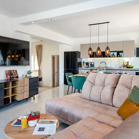 Plenca - Heated Pool