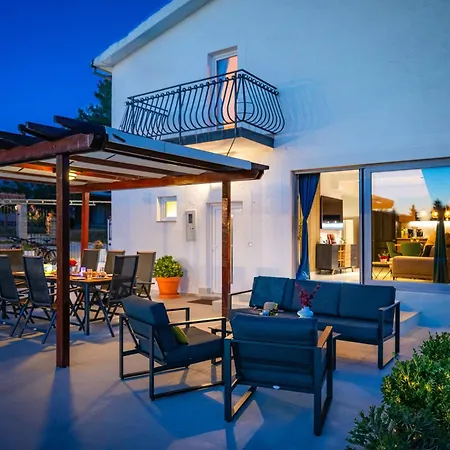 Villa Plenca - Heated Pool Sibenik