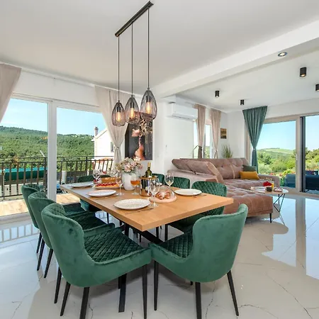 Plenca - Heated Pool Villa