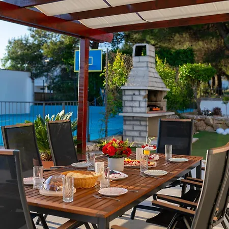 Plenca - Heated Pool Sibenik