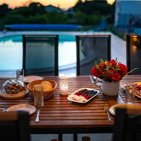 Plenca - Heated Pool Villa