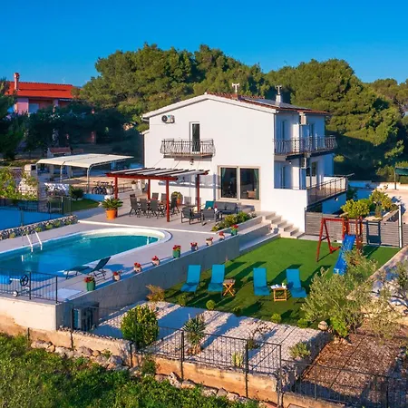 Plenca - Heated Pool Willa *