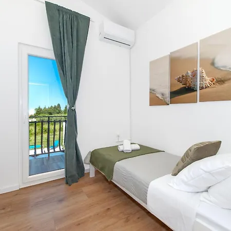 Villa Plenca - Heated Pool ! *