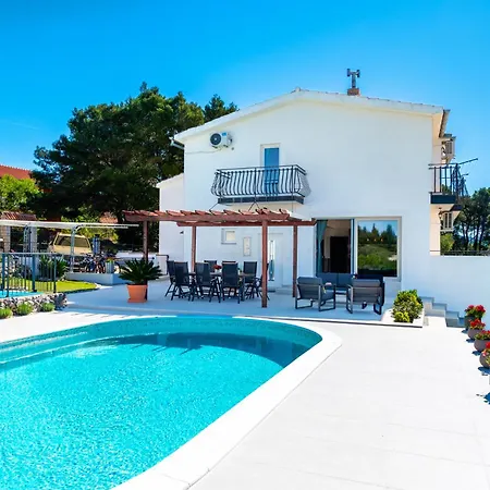 Plenca - Heated Pool Villa Sibenik
