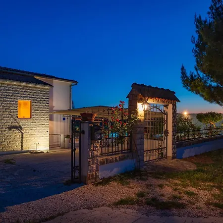 Plenca - Heated Pool