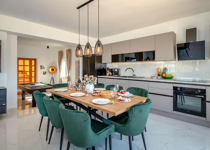 Plenca - Heated Pool Villa *