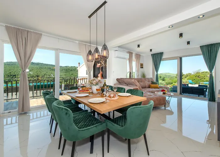 Plenca - Heated Pool Villa