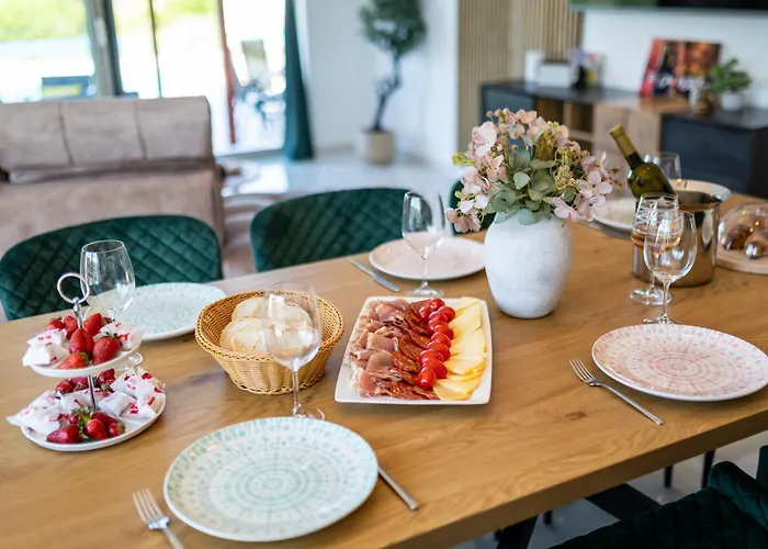 Plenca - Heated Pool Villa *